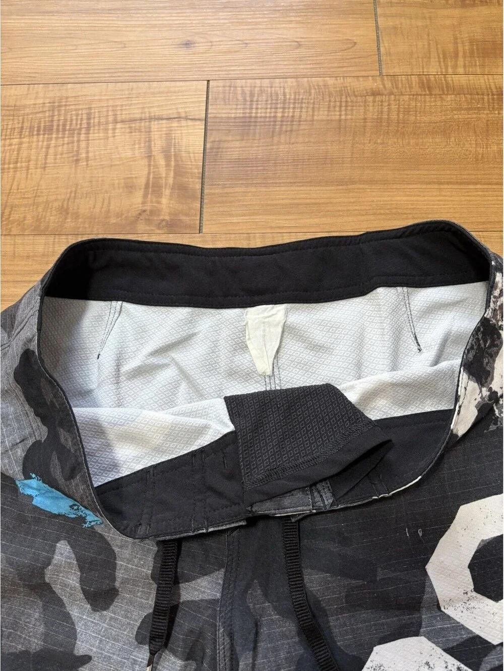 Quiksilver Mens Size 34 Y3K USAF WW2 Bomber P-52 Print Black Camo Board Shorts